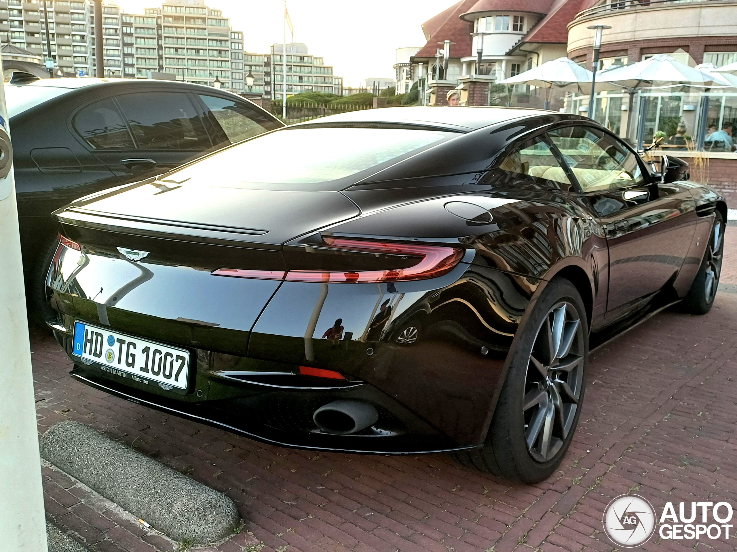 Aston Martin DB11