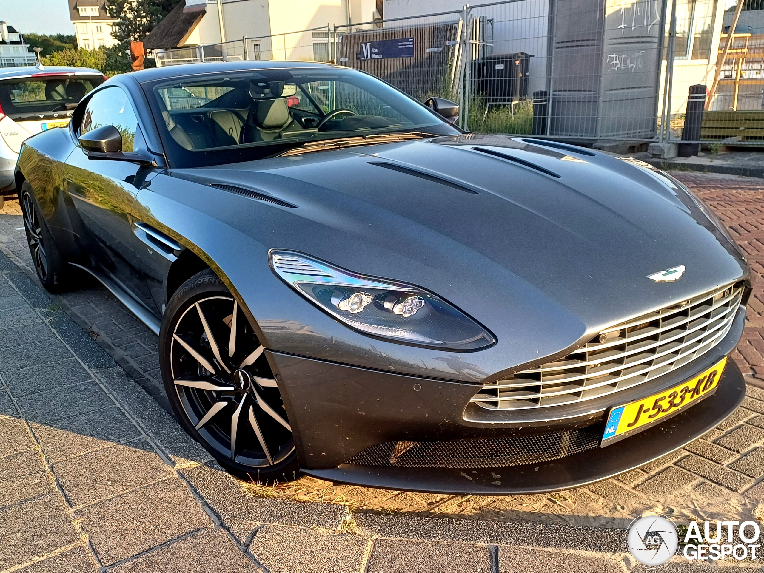 Aston Martin DB11