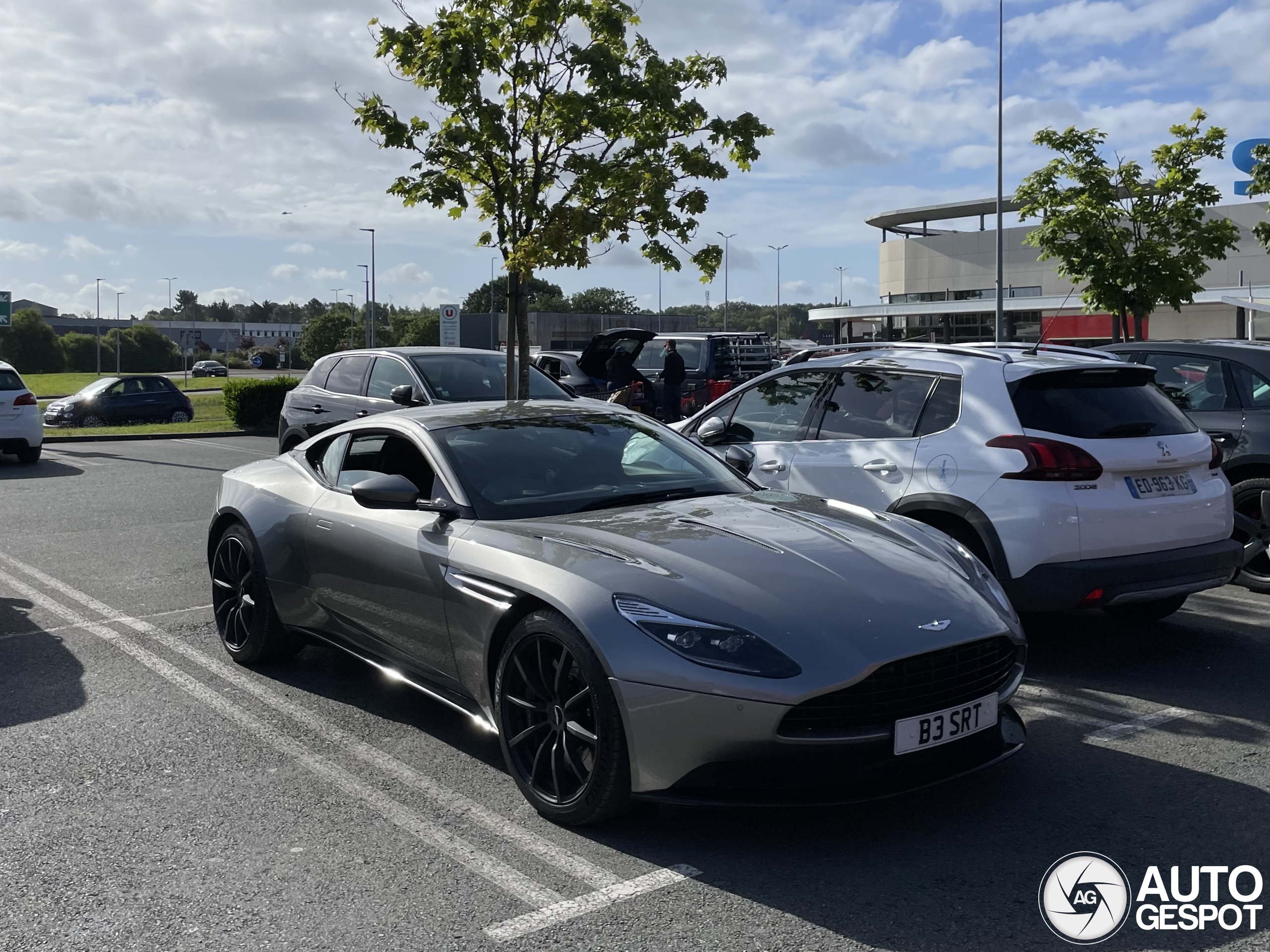 Aston Martin DB11 V8