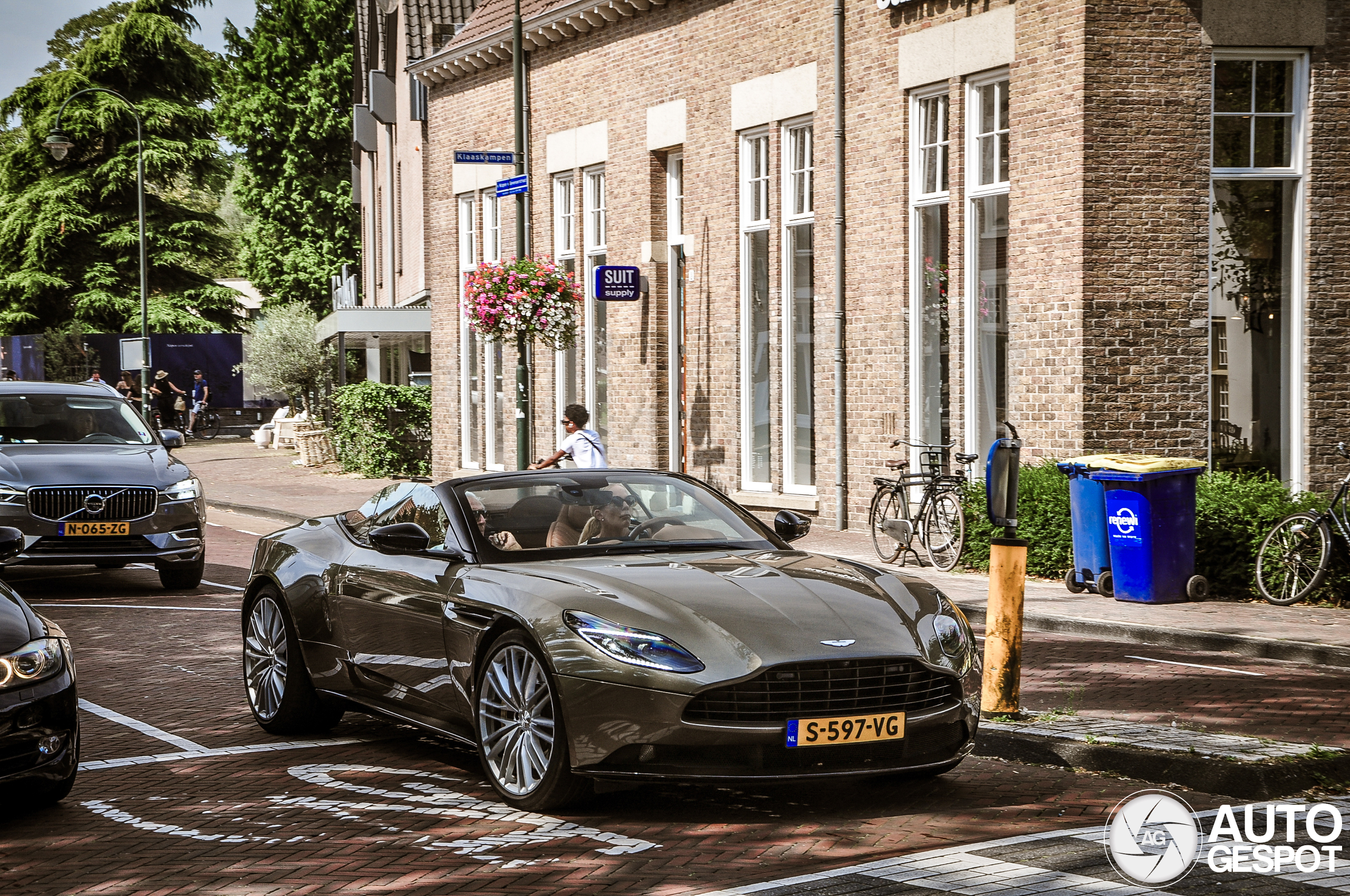 Aston Martin DB11 V8 Volante