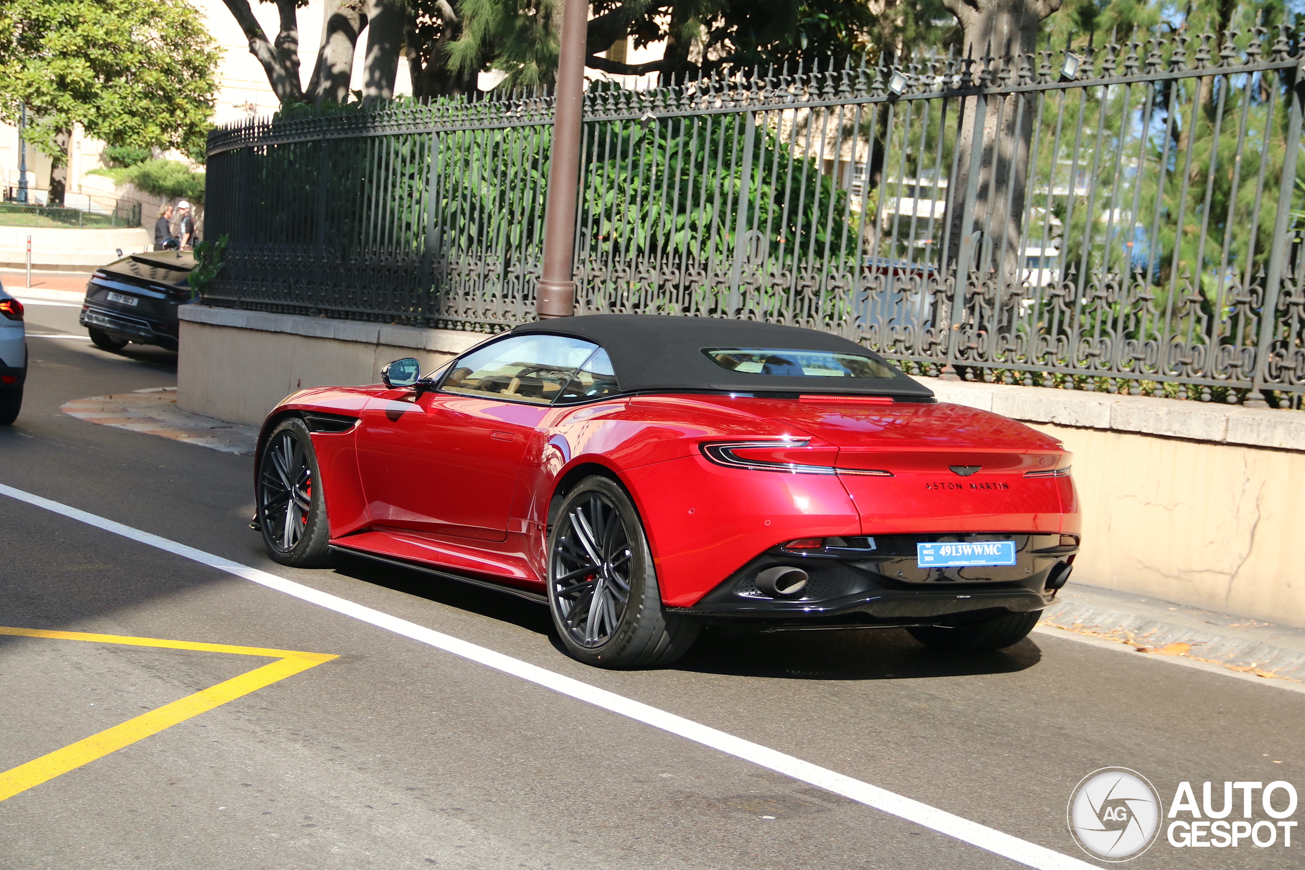 Aston Martin DB12 Volante