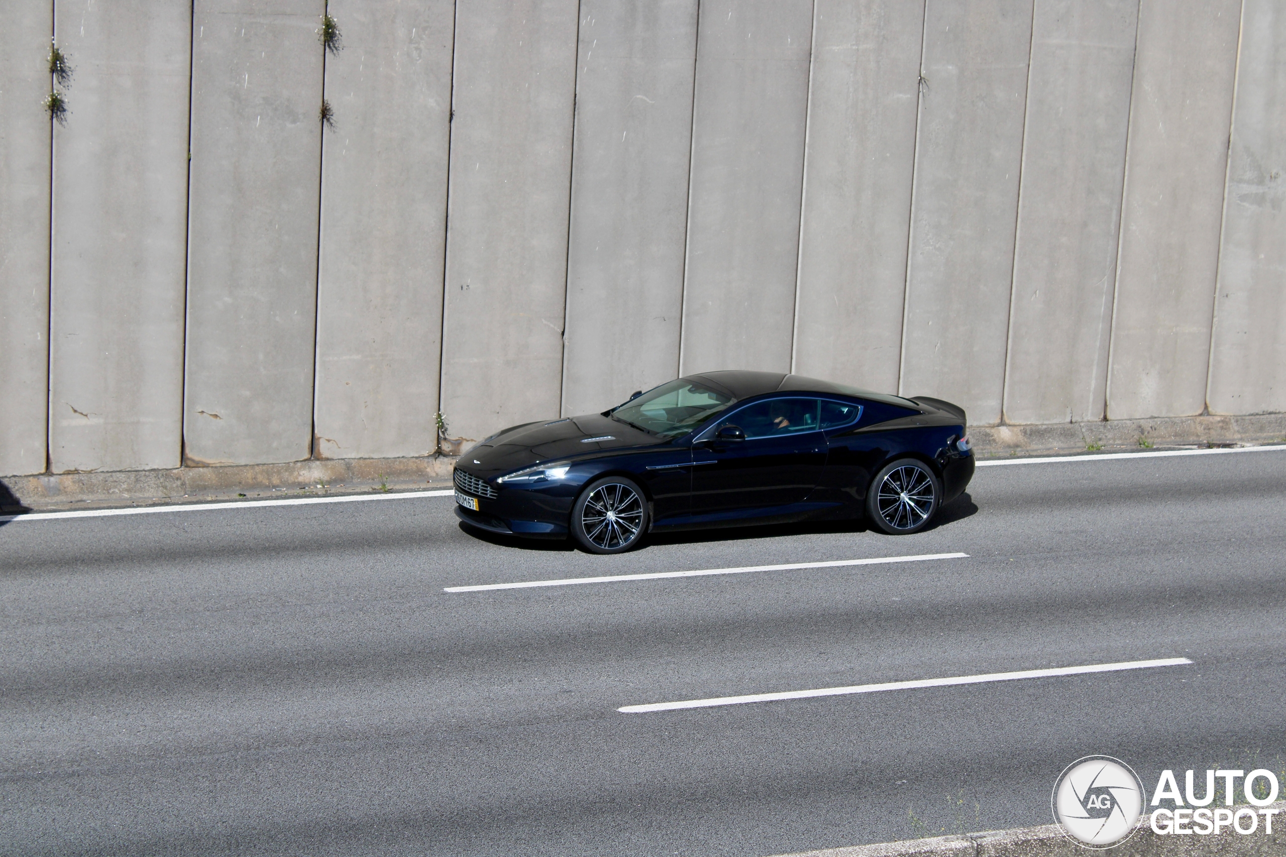 Aston Martin DB9 2013