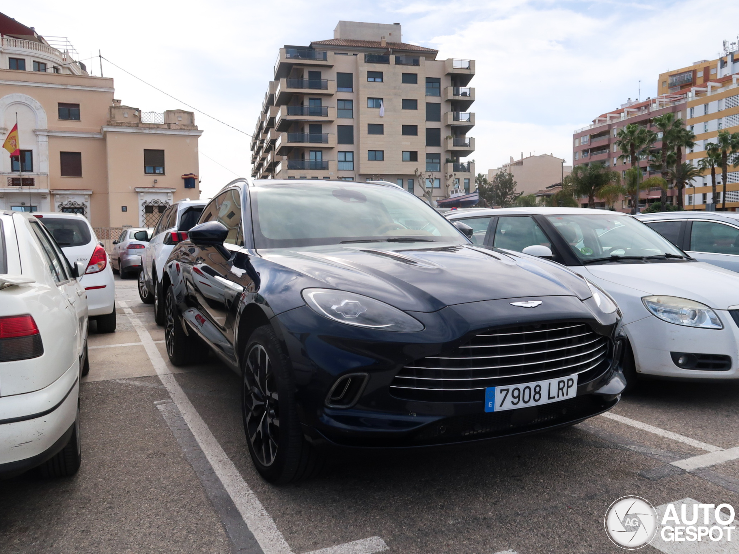 Aston Martin DBX