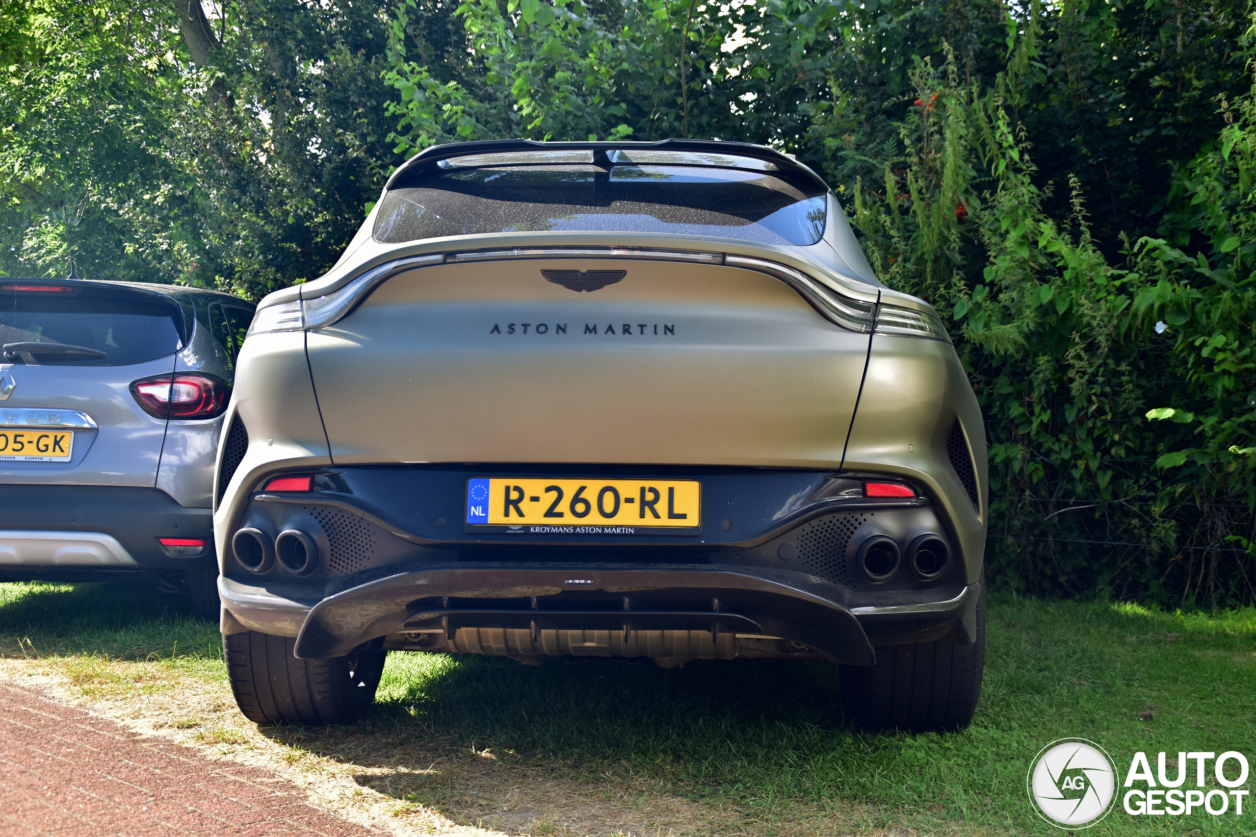 Aston Martin DBX707