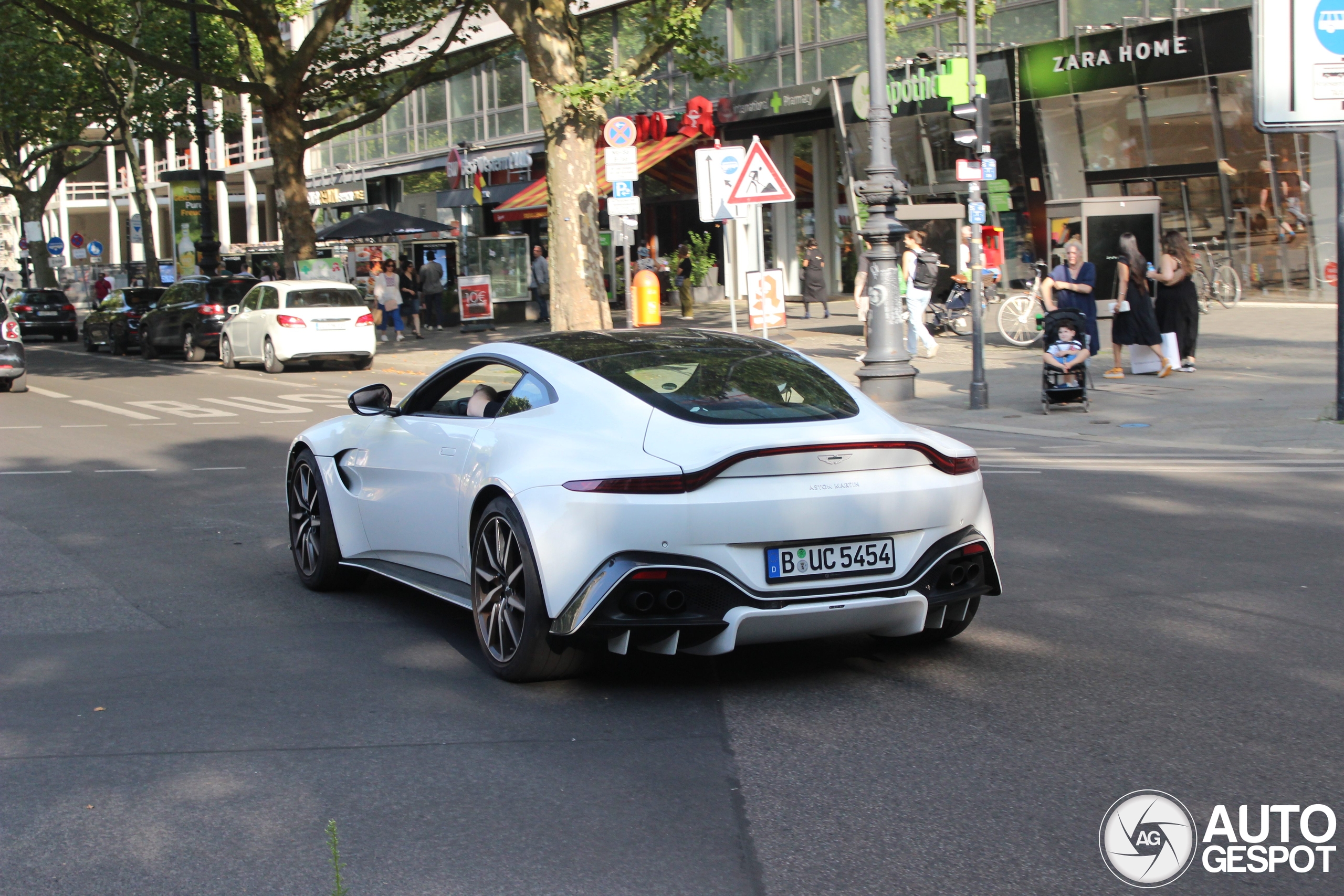 Aston Martin V8 Vantage 2018