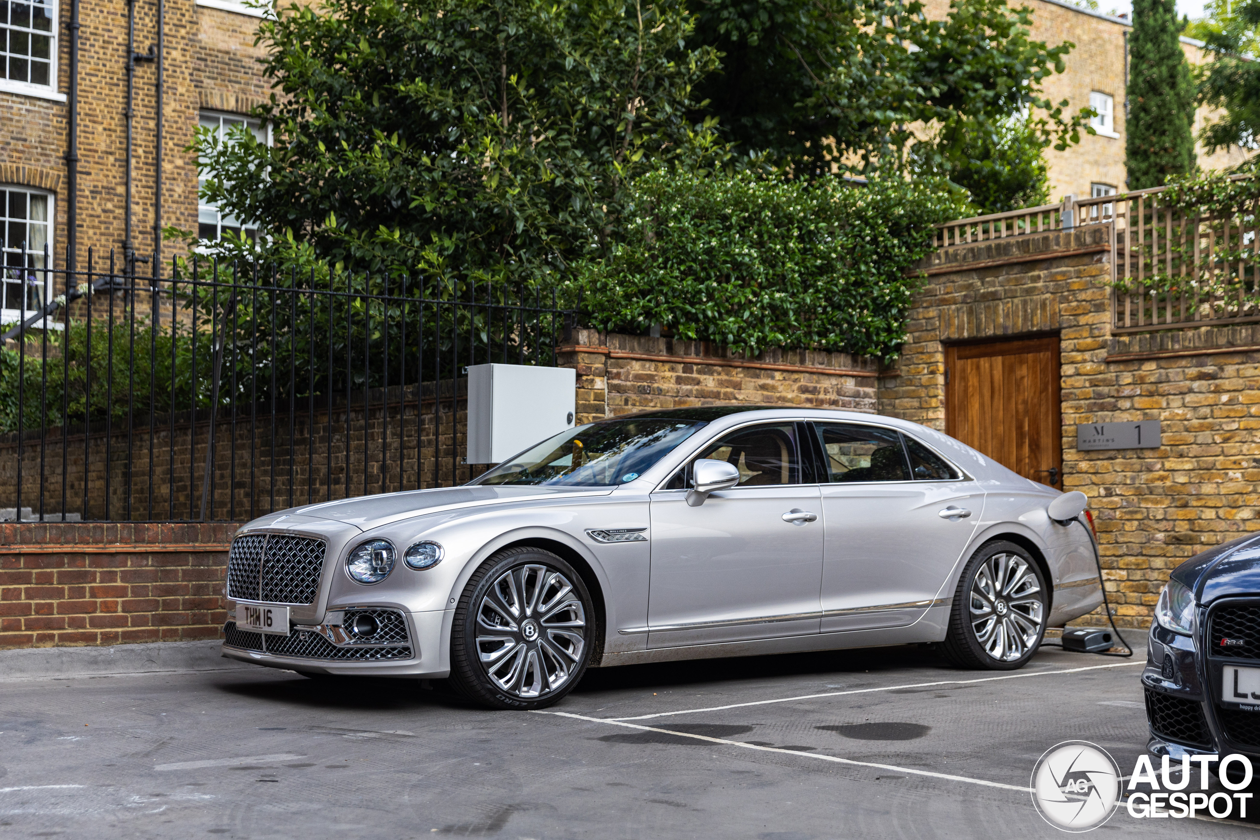 Bentley Flying Spur Hybrid Mulliner