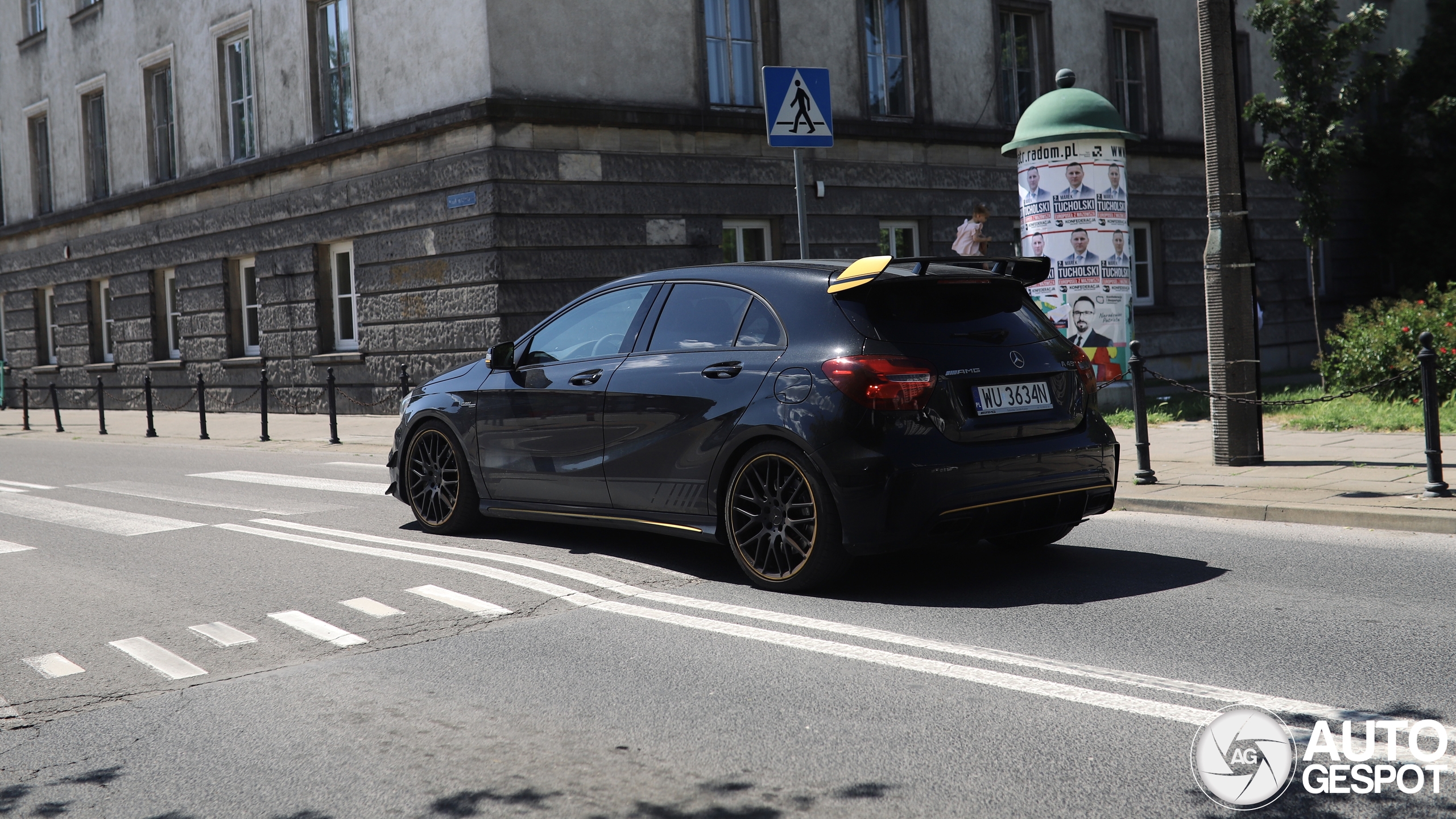 Mercedes-AMG A 45 W176 Yellow Night Edition