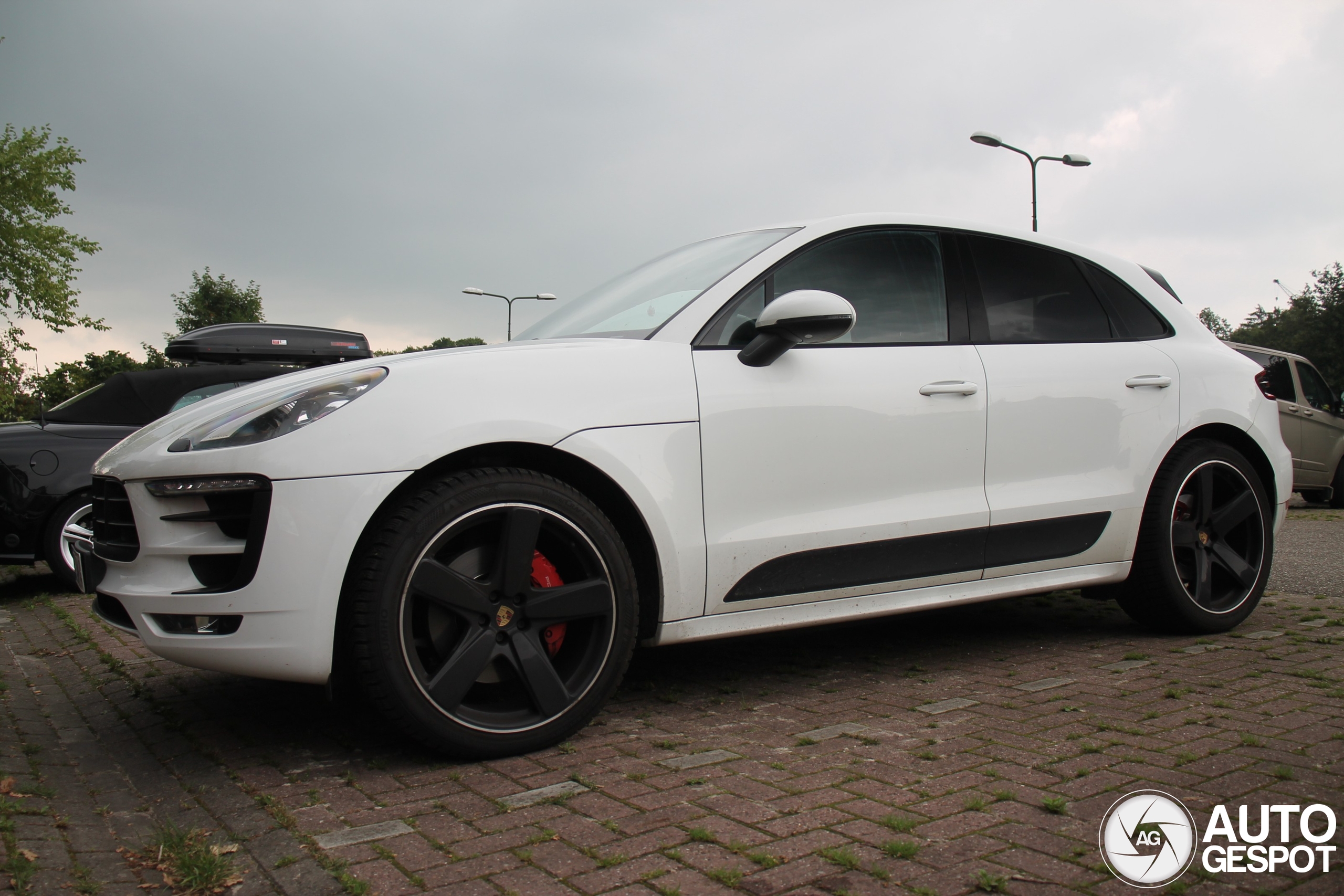 Porsche 95B Macan GTS