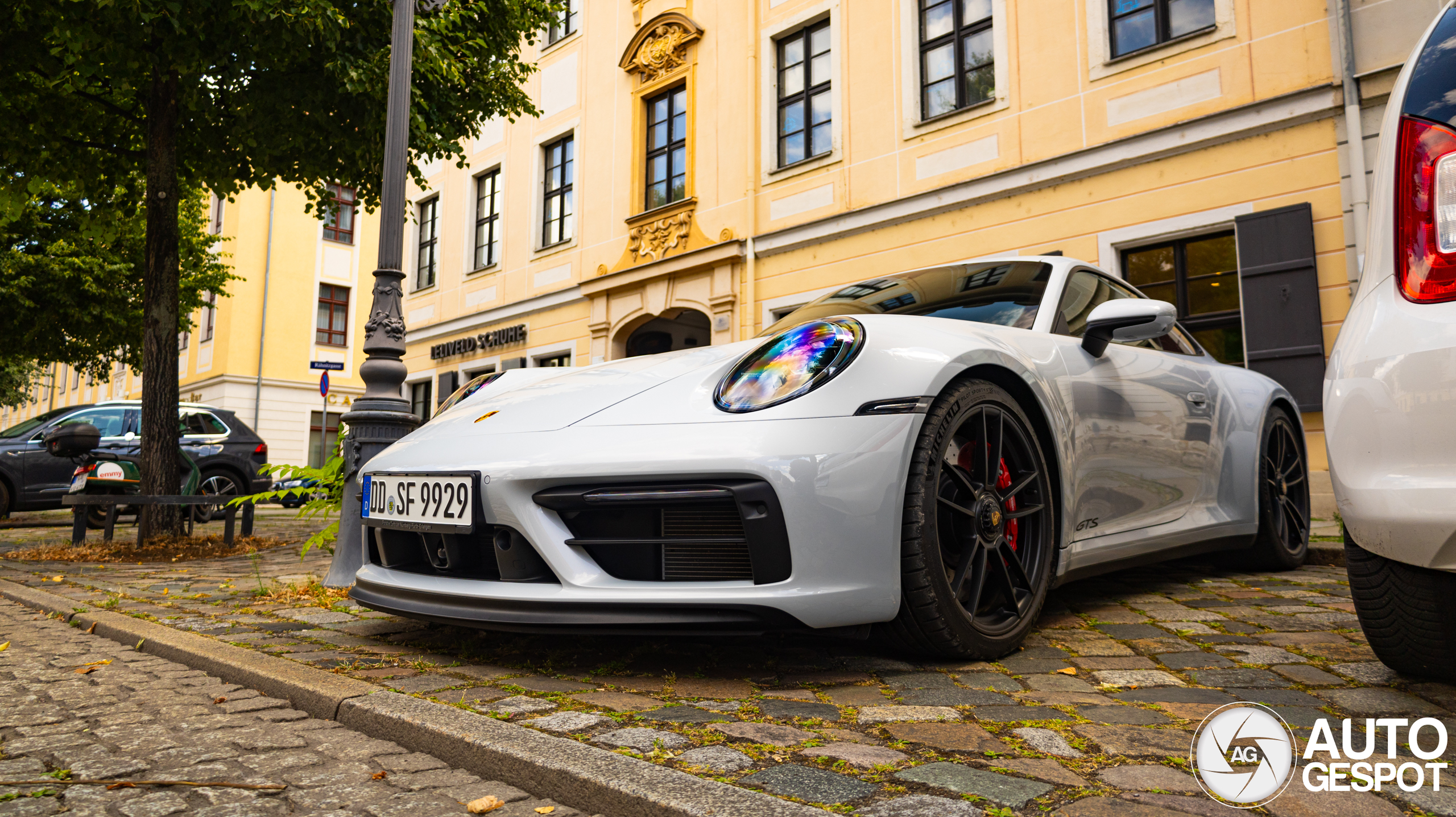 Porsche 992 Carrera 4 GTS