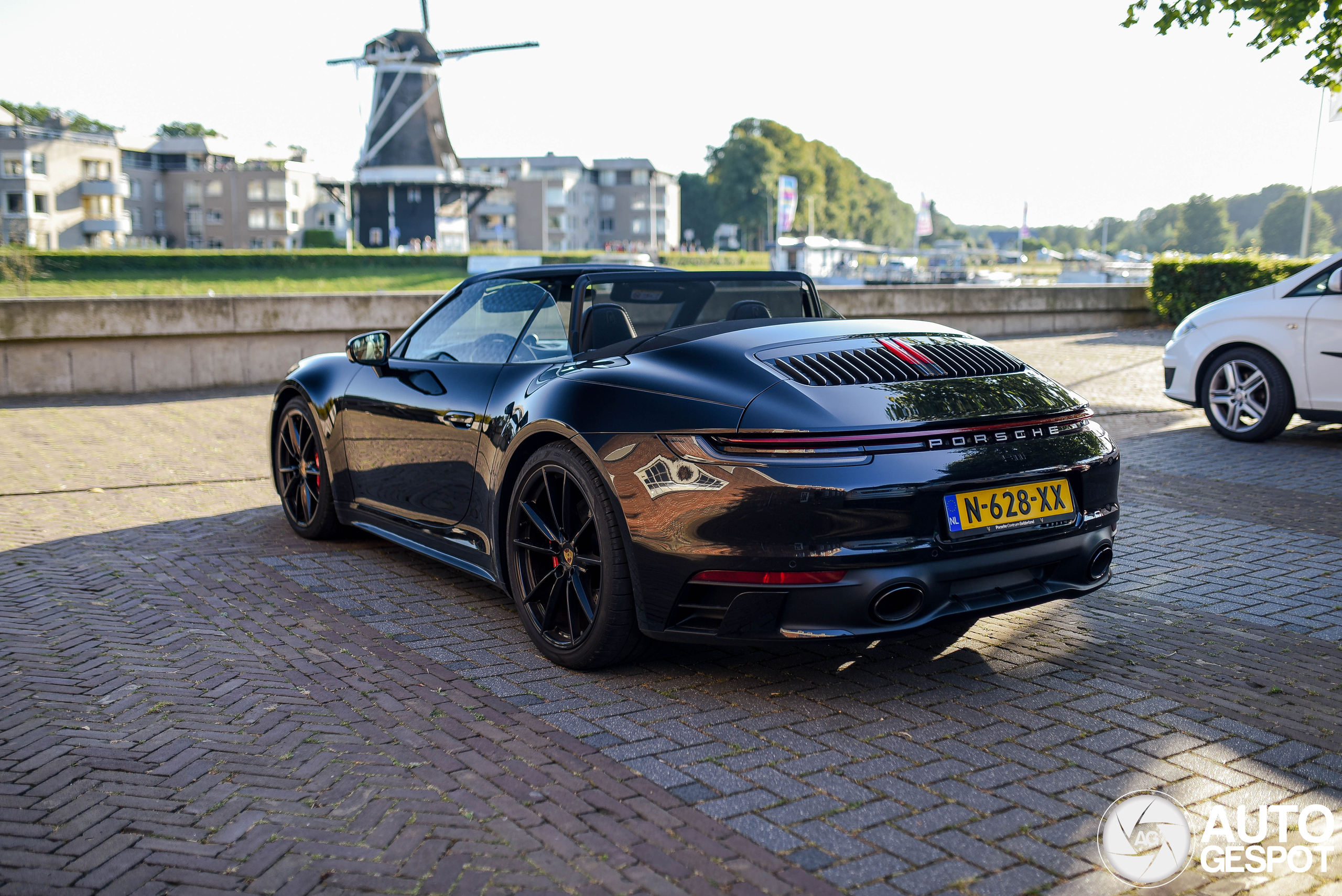 Porsche 992 Carrera 4S Cabriolet