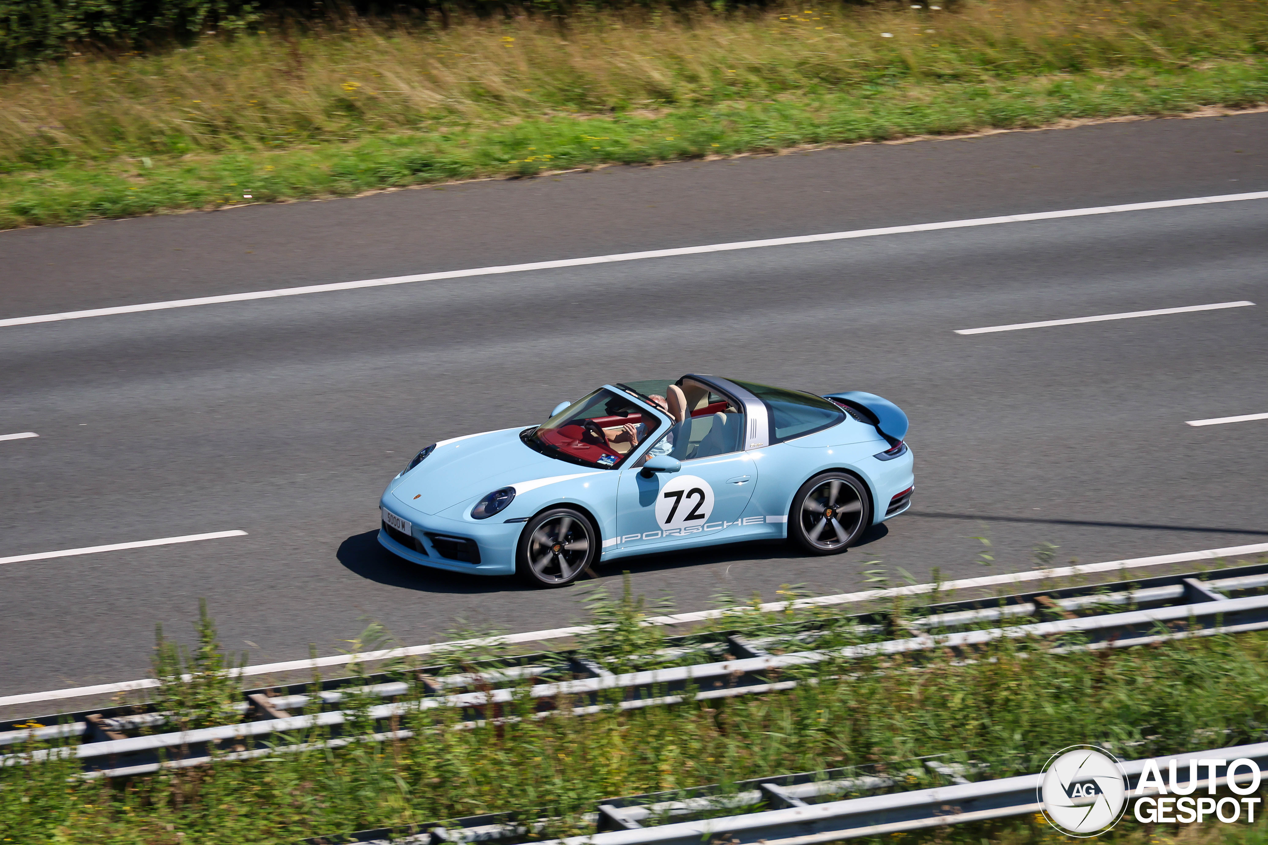 Porsche 992 Targa 4S Heritage Design Edition