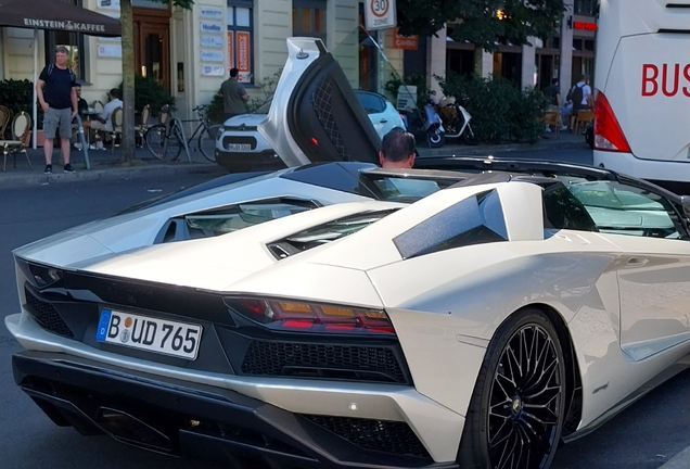 Lamborghini Aventador S LP740-4