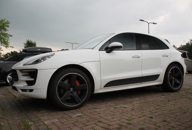 Porsche 95B Macan GTS