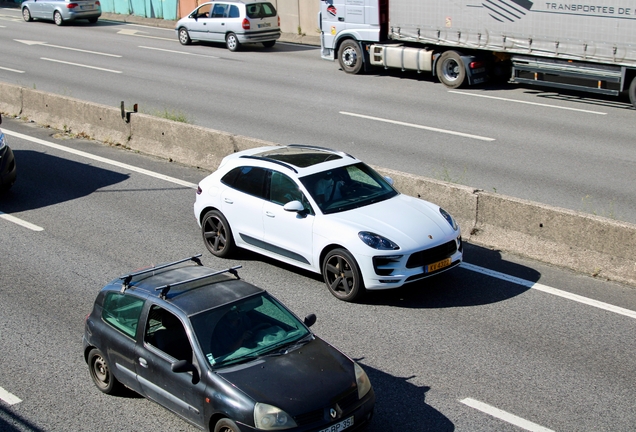 Porsche 95B Macan GTS