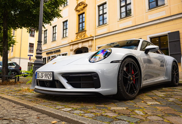 Porsche 992 Carrera 4 GTS