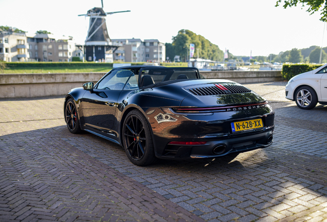 Porsche 992 Carrera 4S Cabriolet