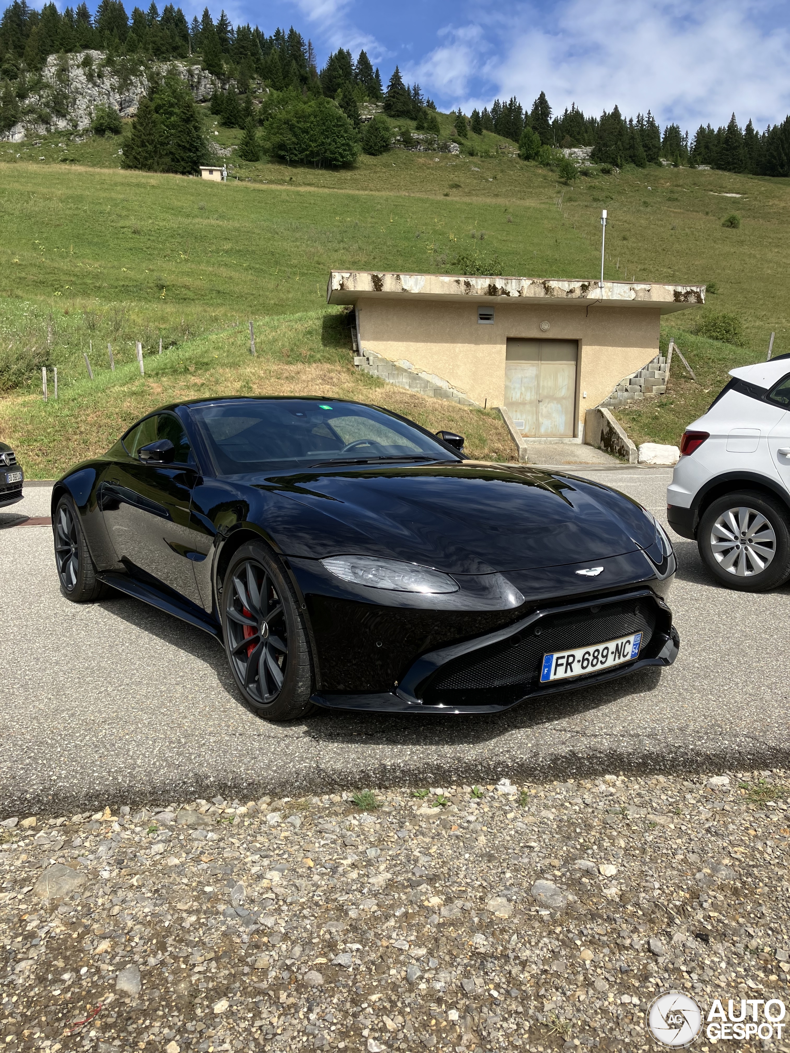 Aston Martin V8 Vantage 2018