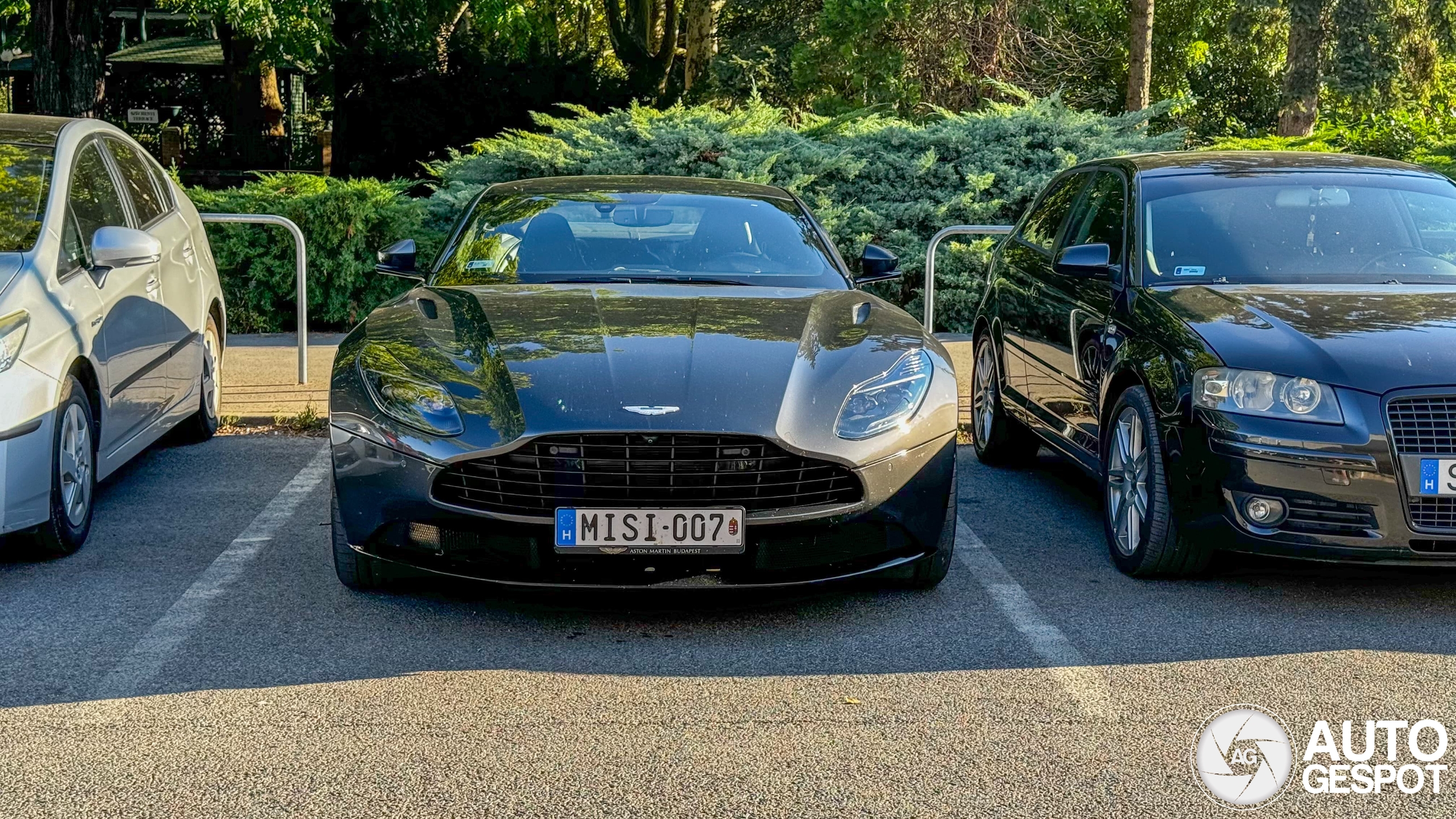 Aston Martin DB11 V8