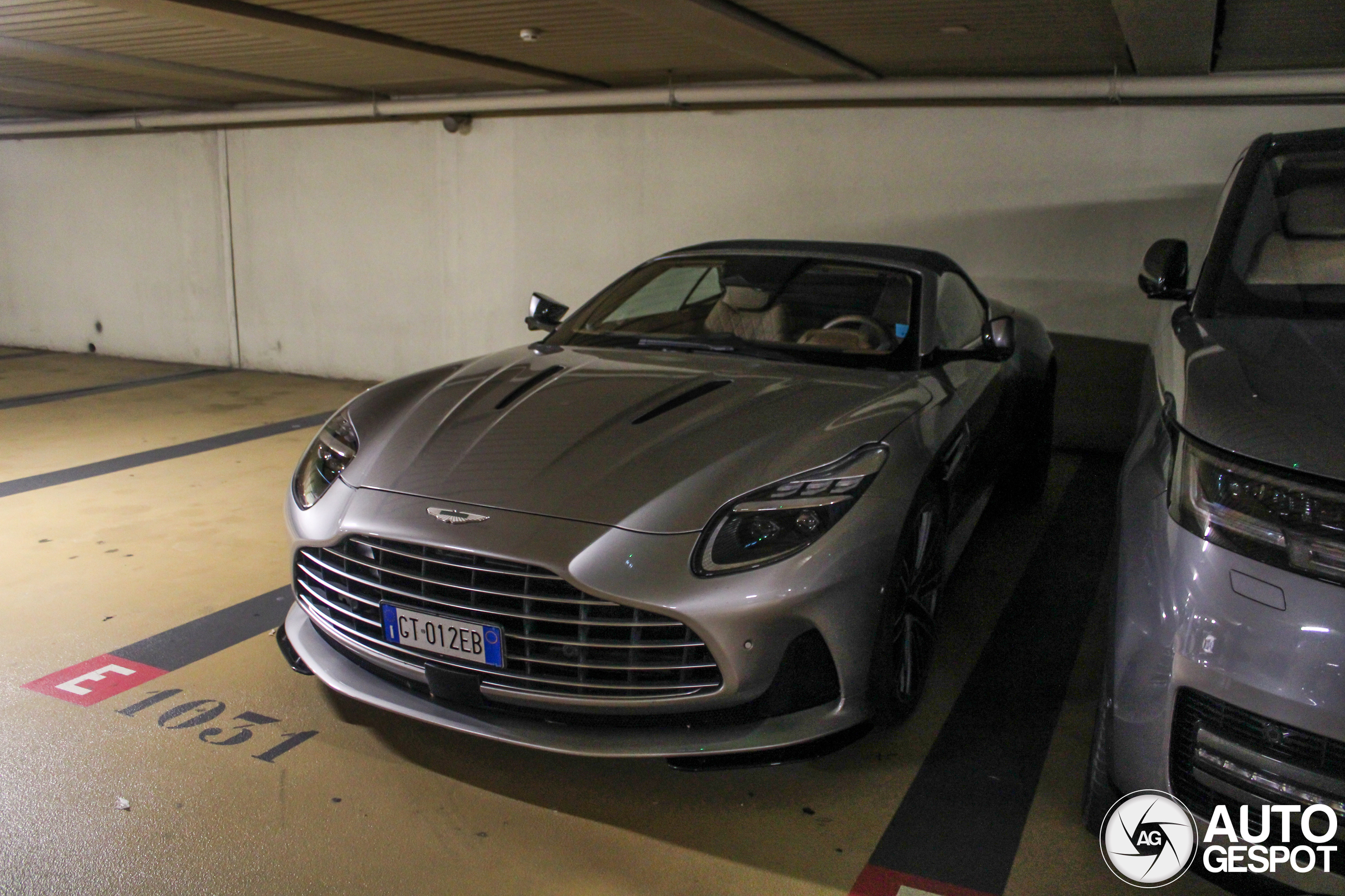 Aston Martin DB12 Volante