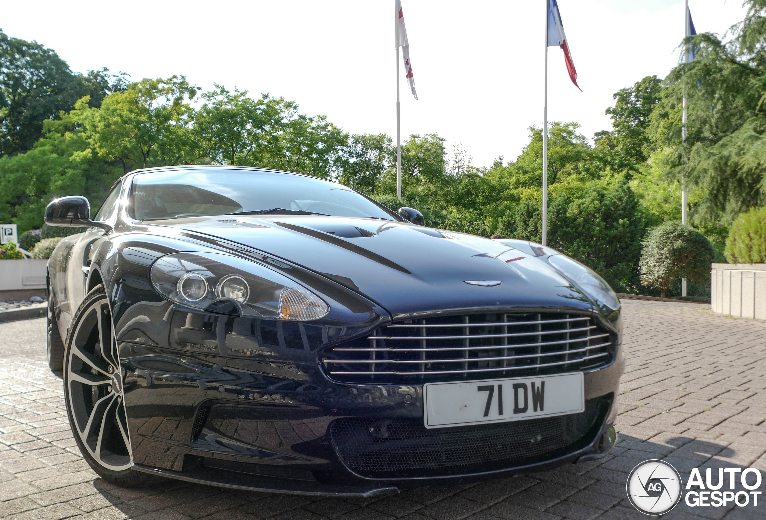 Aston Martin DBS Volante