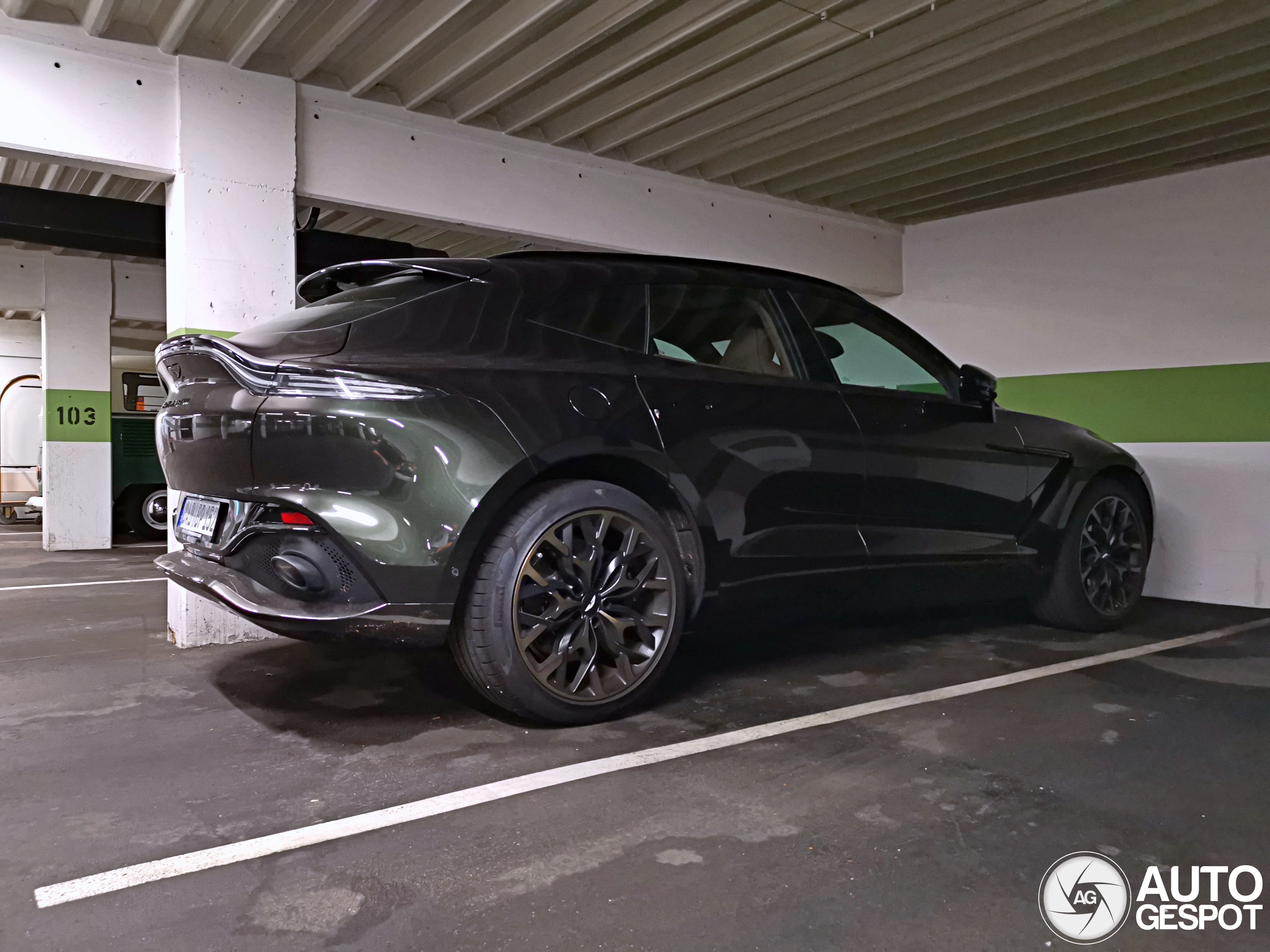 Aston Martin DBX