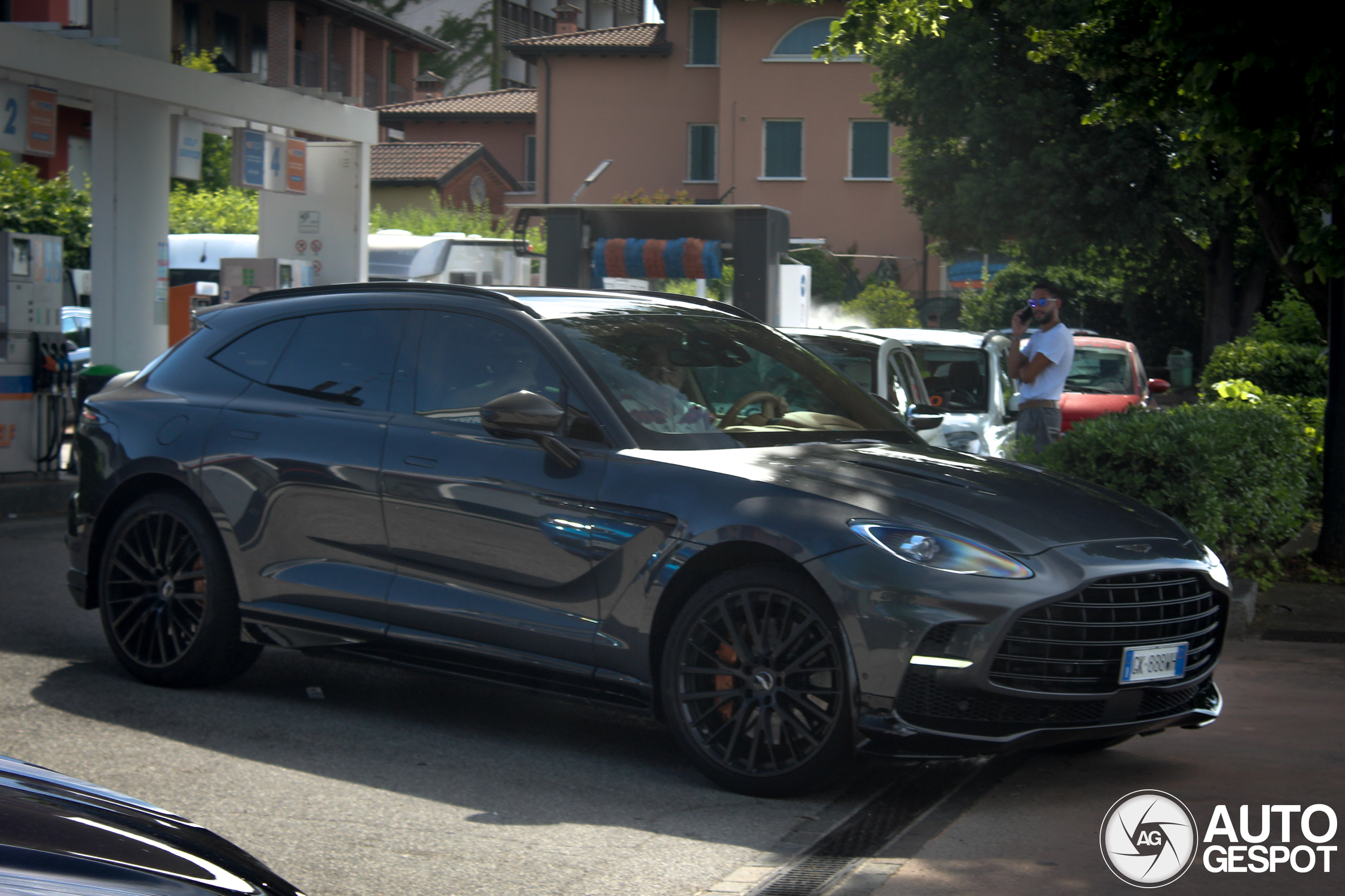 Aston Martin DBX707