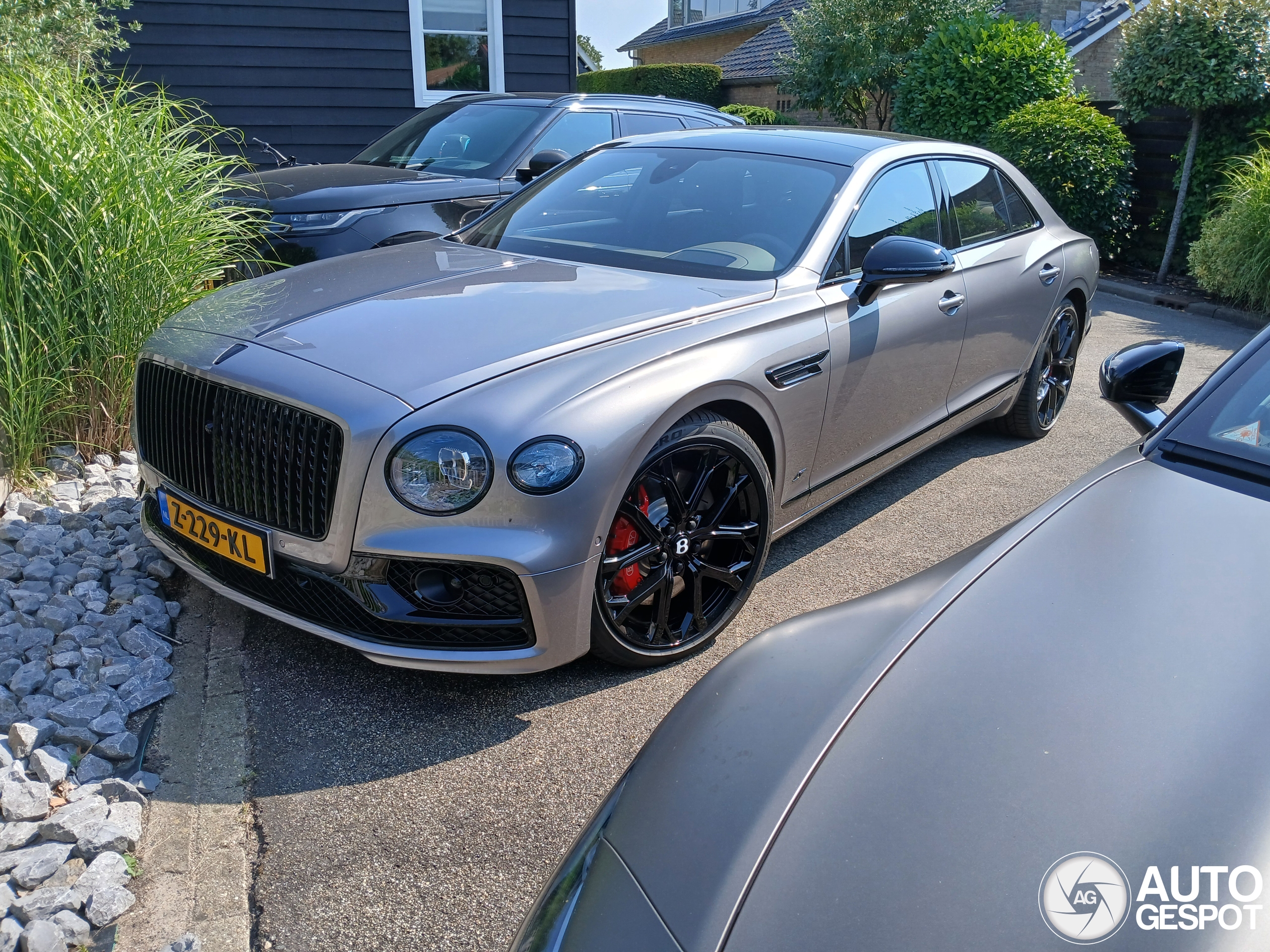 Bentley Flying Spur Hybrid S