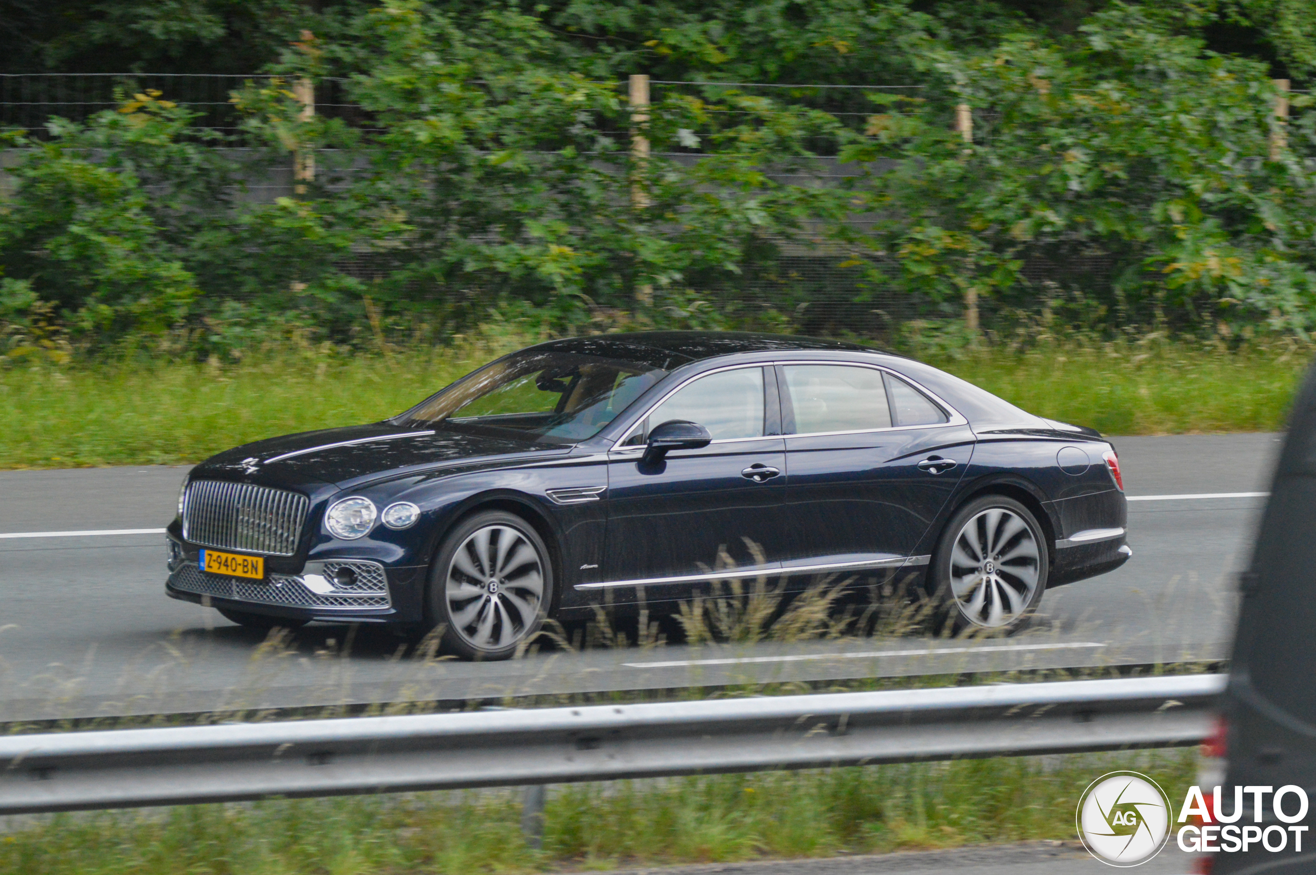 Bentley Flying Spur V8 Azure