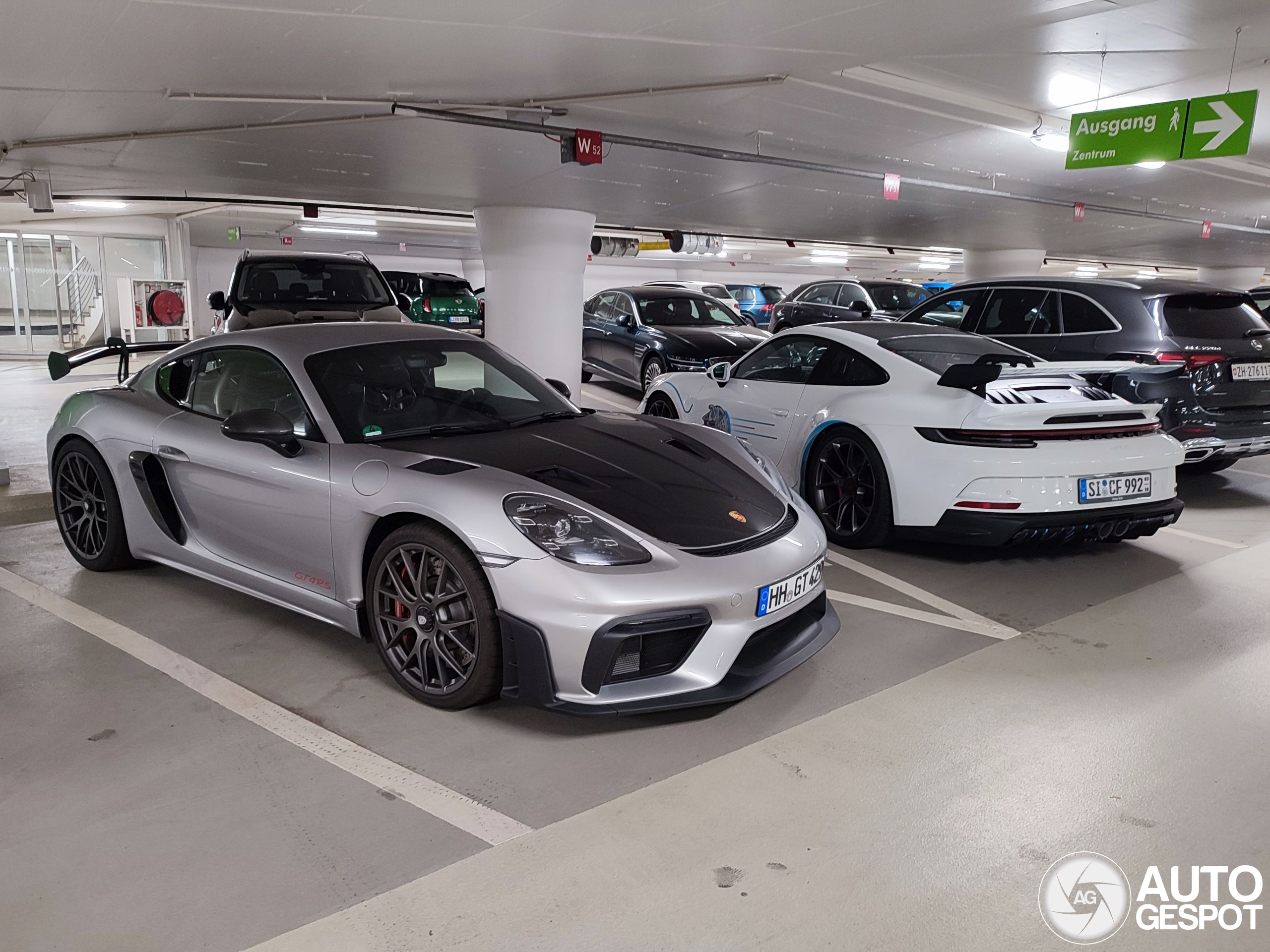 Porsche 718 Cayman GT4 RS Weissach Package