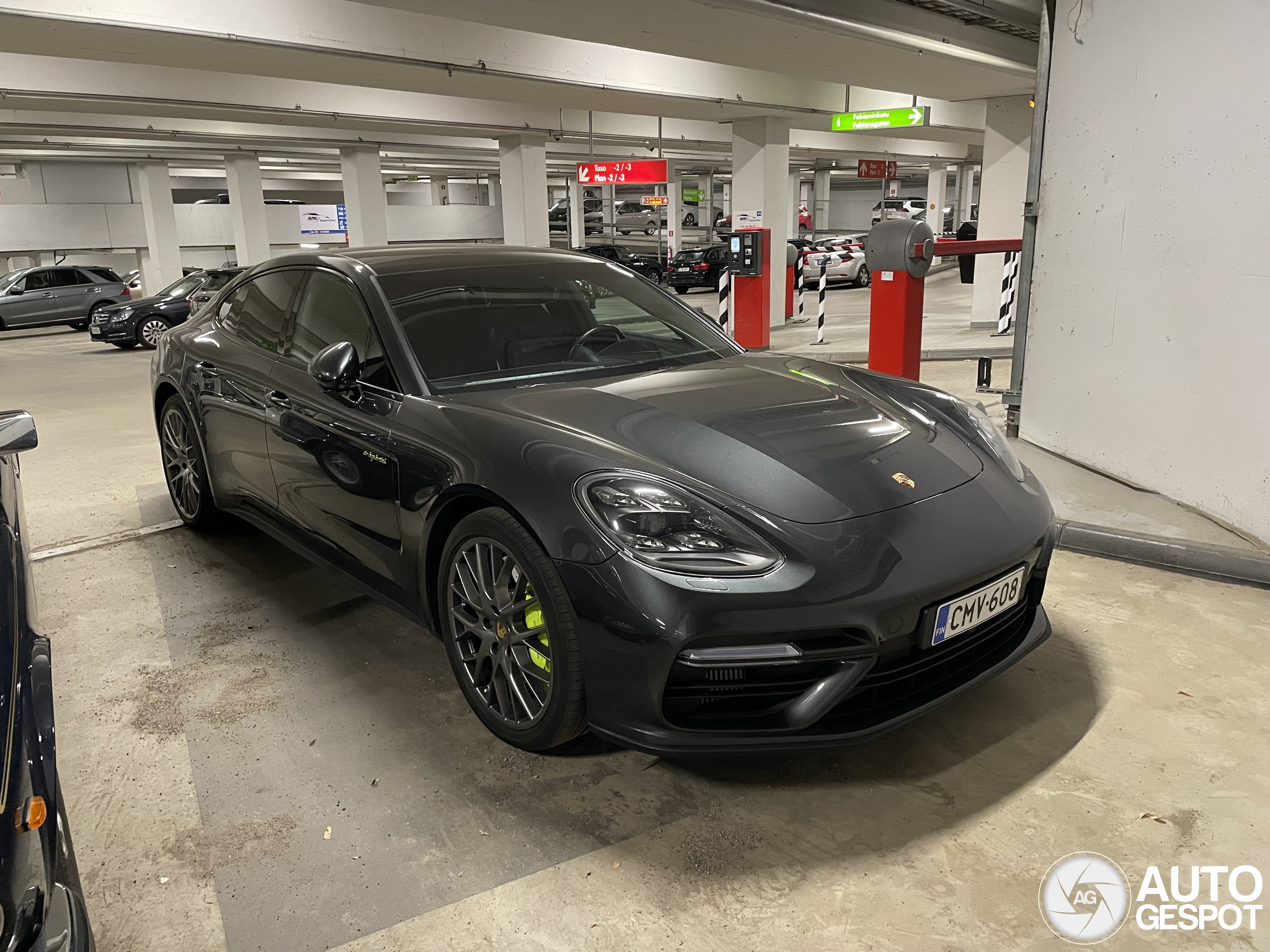 Porsche 971 Panamera Turbo S E-Hybrid