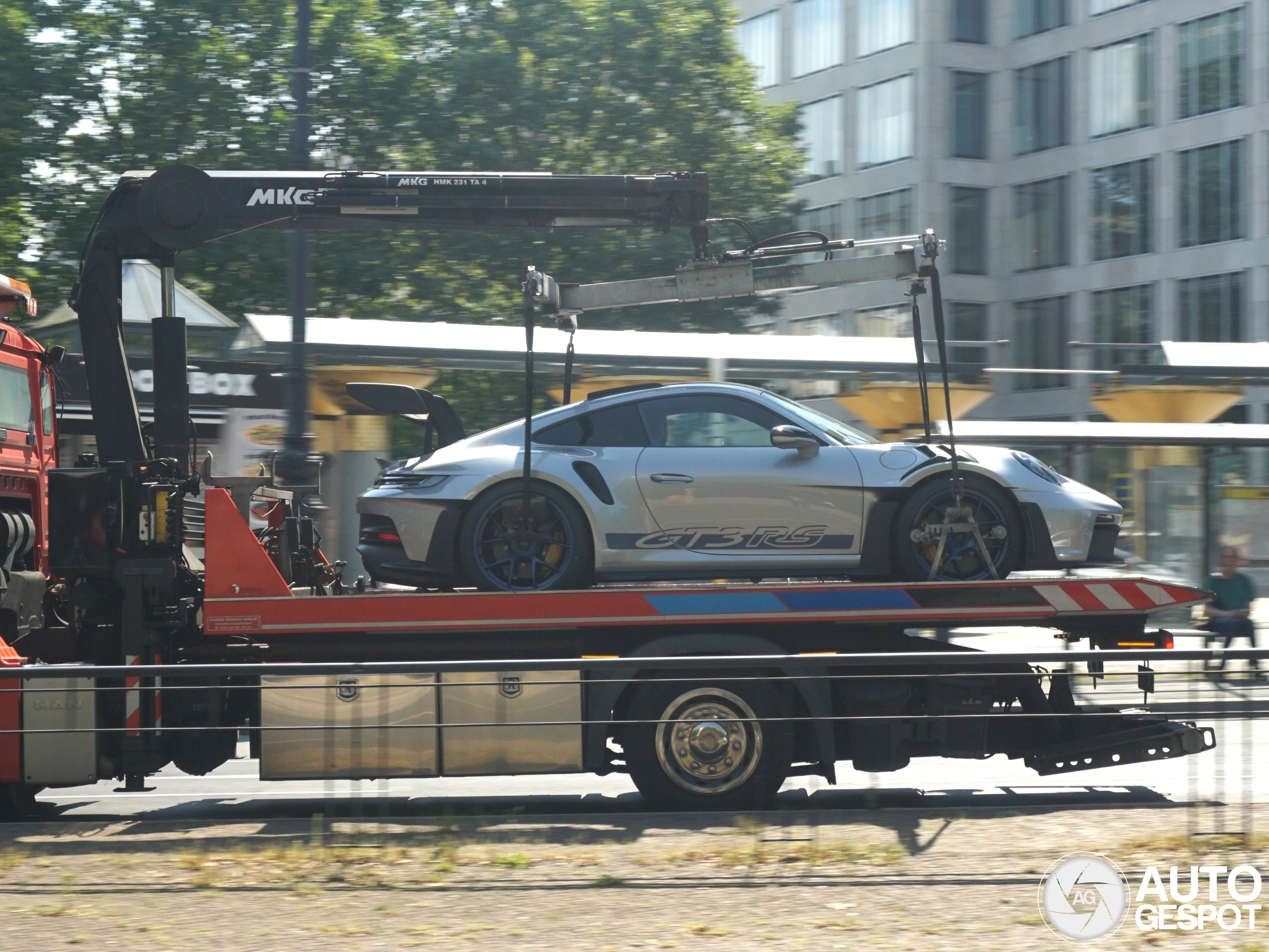 Porsche 992 GT3 RS Weissach Package