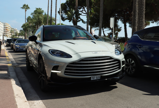 Aston Martin DBX707