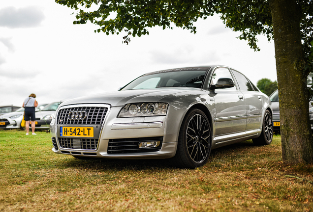 Audi S8 D3