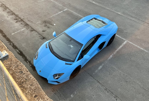 Lamborghini Aventador LP700-4