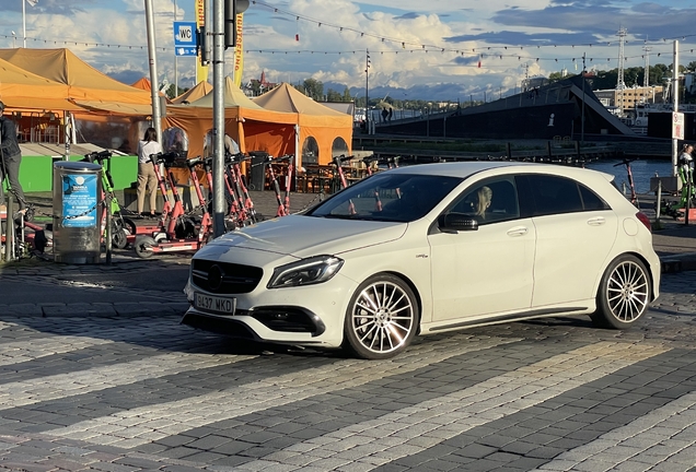 Mercedes-AMG A 45 W176 2015