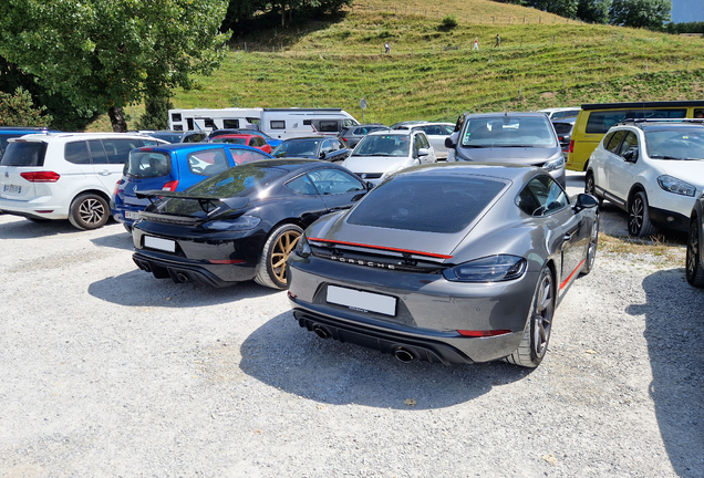 Porsche 718 Cayman GT4