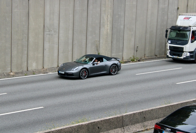 Porsche 992 Carrera 4S Cabriolet