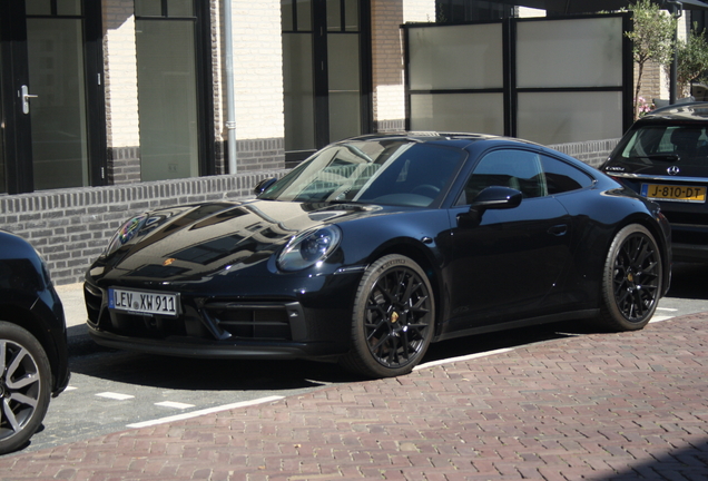 Porsche 992 Carrera GTS