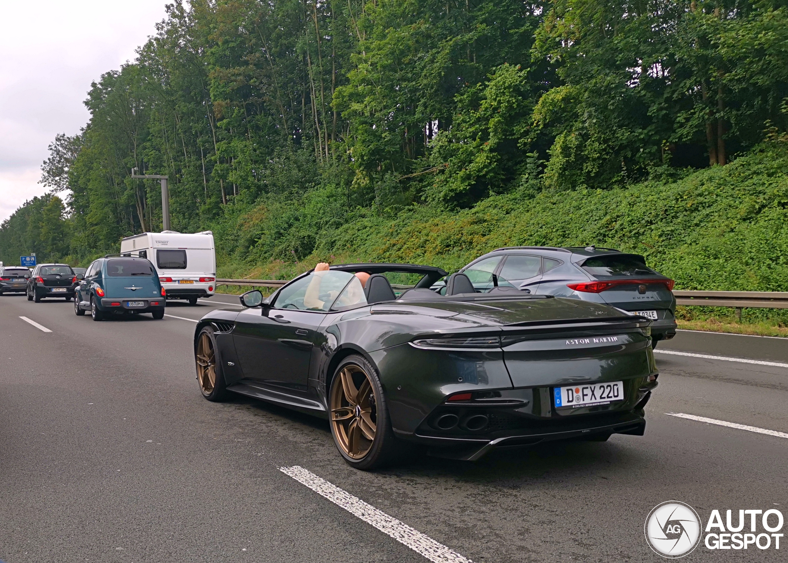 Aston Martin DBS Superleggera Volante