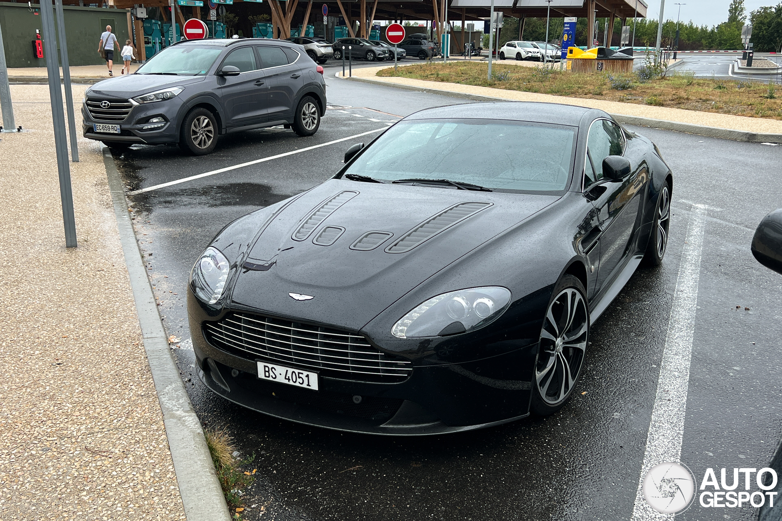 Aston Martin V12 Vantage Carbon Black Edition