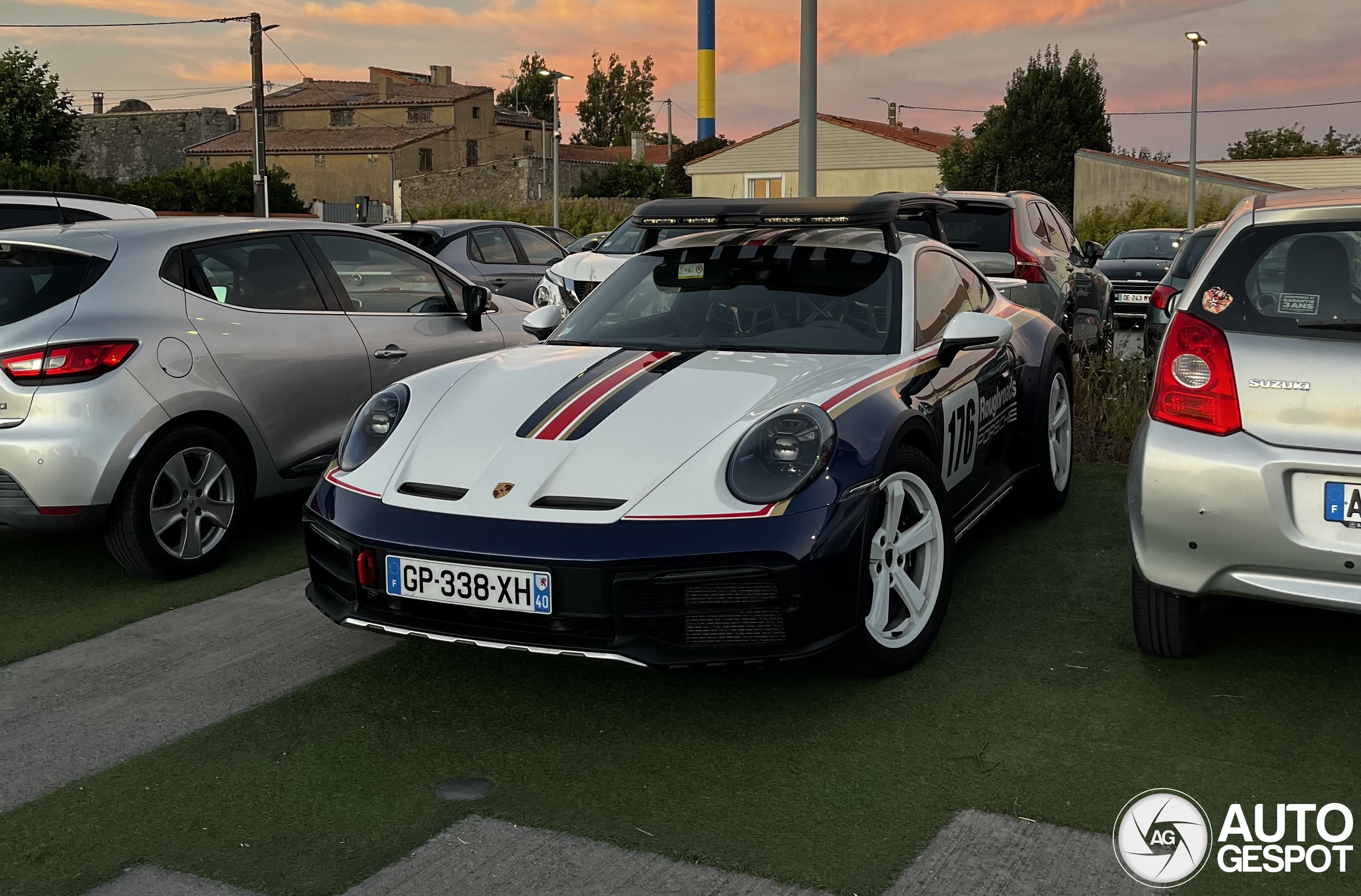 Porsche 992 Dakar