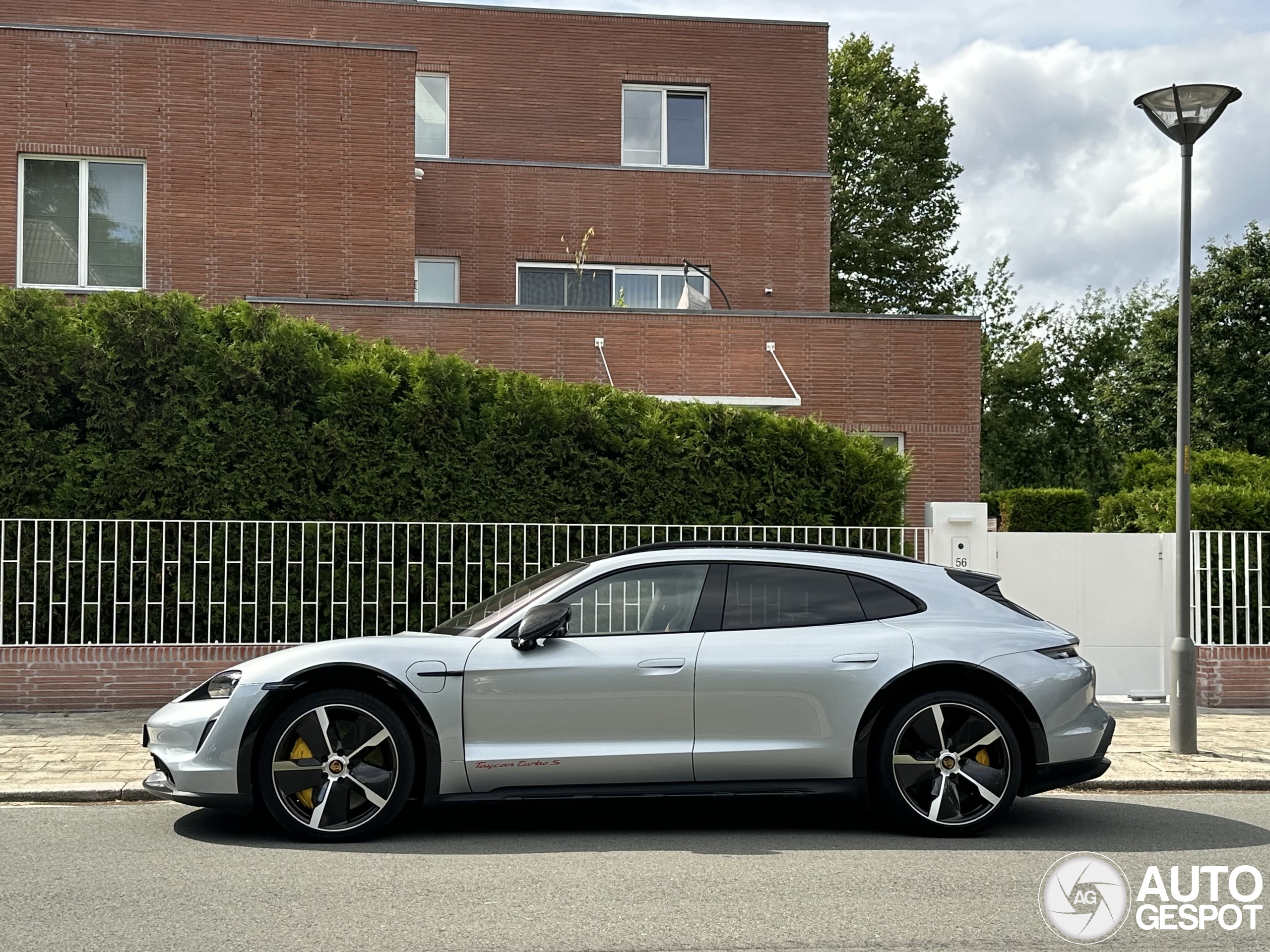 Porsche Taycan Turbo S Cross Turismo