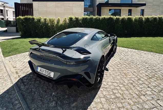 Aston Martin V12 Vantage 2023