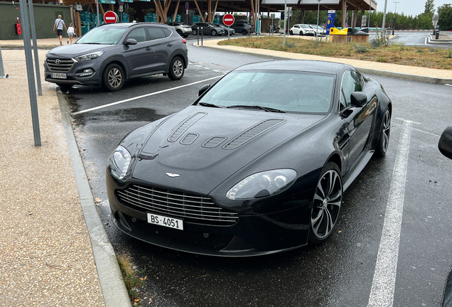 Aston Martin V12 Vantage Carbon Black Edition