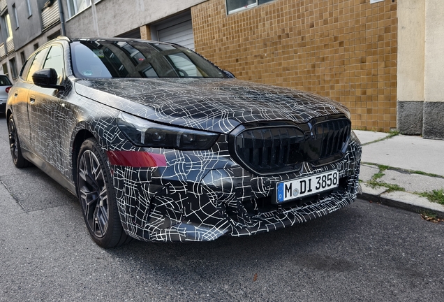 BMW i5 Touring G61