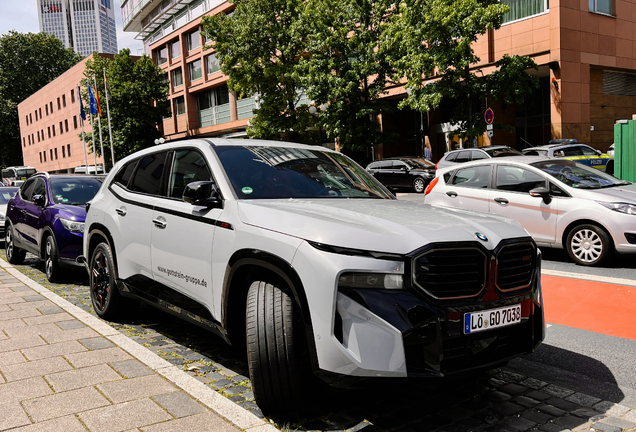 BMW XM G09 Label Red