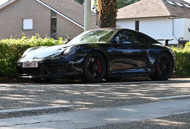 Porsche 992 Carrera 4 GTS