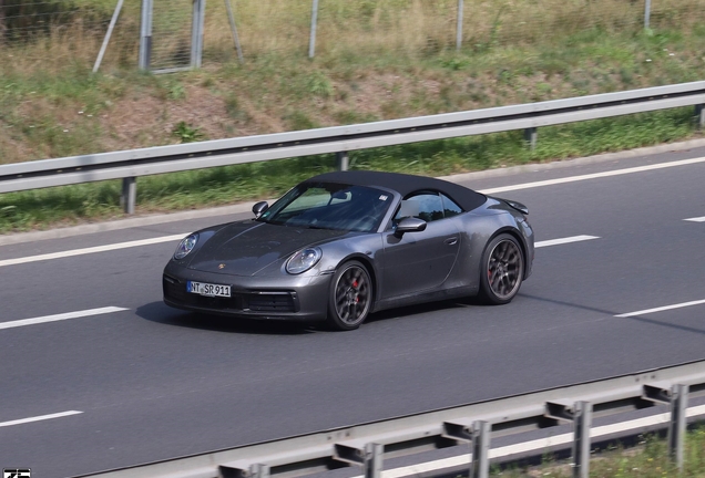 Porsche 992 Carrera 4S Cabriolet