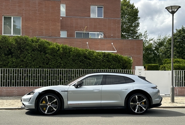 Porsche Taycan Turbo S Cross Turismo