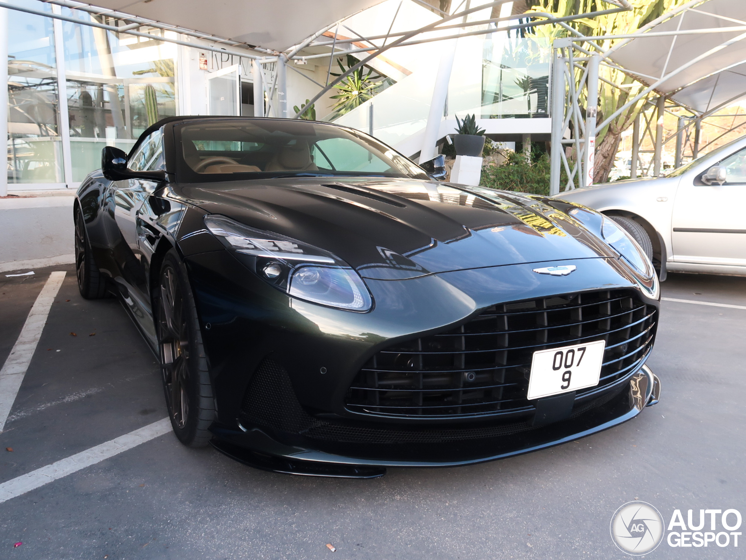 Aston Martin DB12 Volante